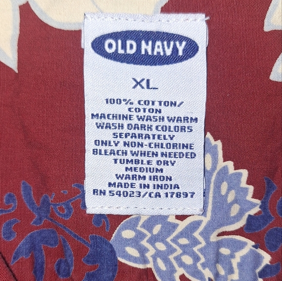 Old Navy Red and Cream Floral Tropical Short Sleeve Button Down Shirt In An XL. - Picture 2 of 6